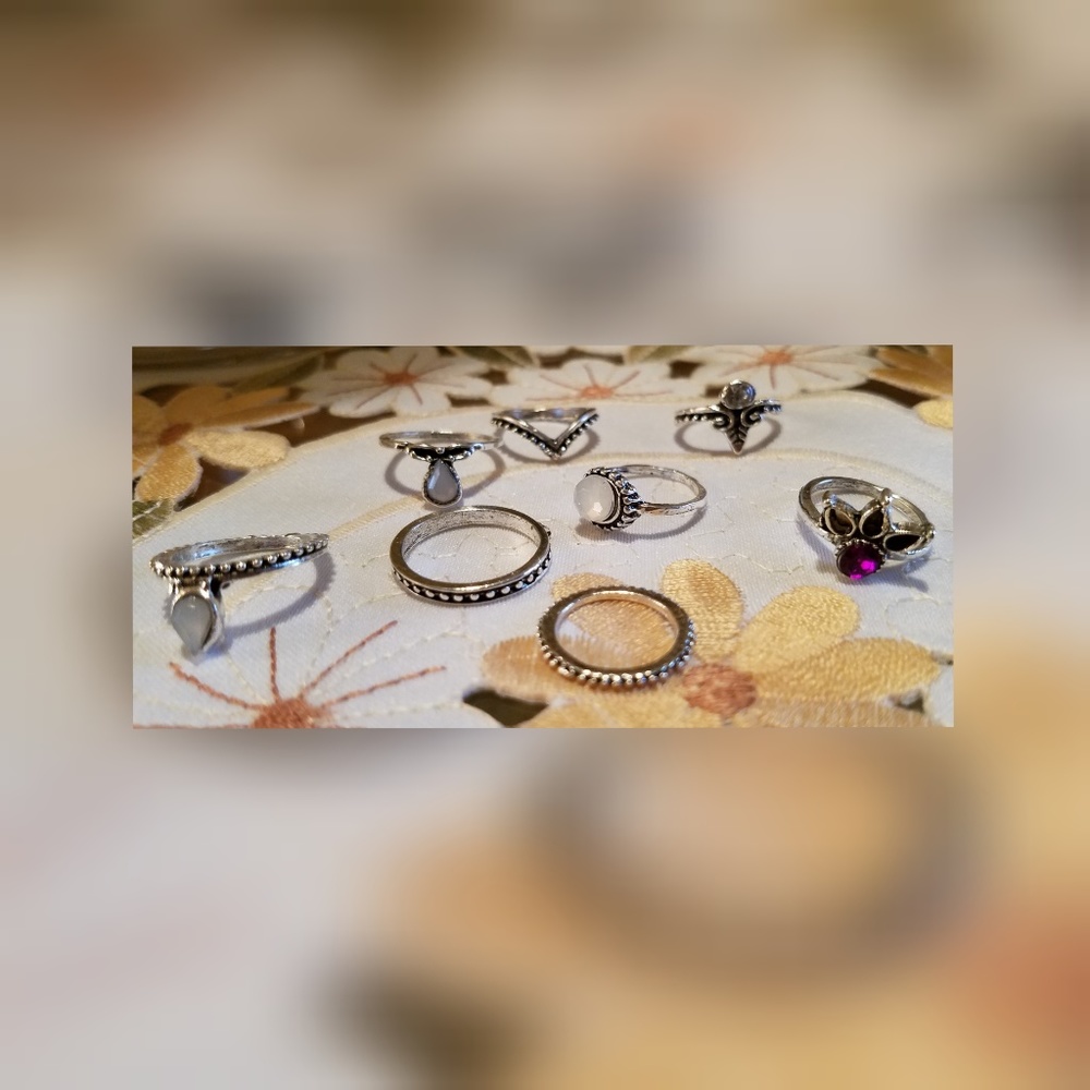 Set 8 Silver Rings - Picture 3 of 3